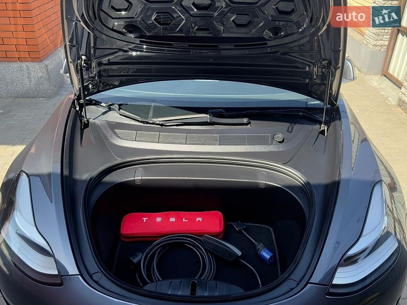 Седан Tesla Model 3 2019 в Вінниці