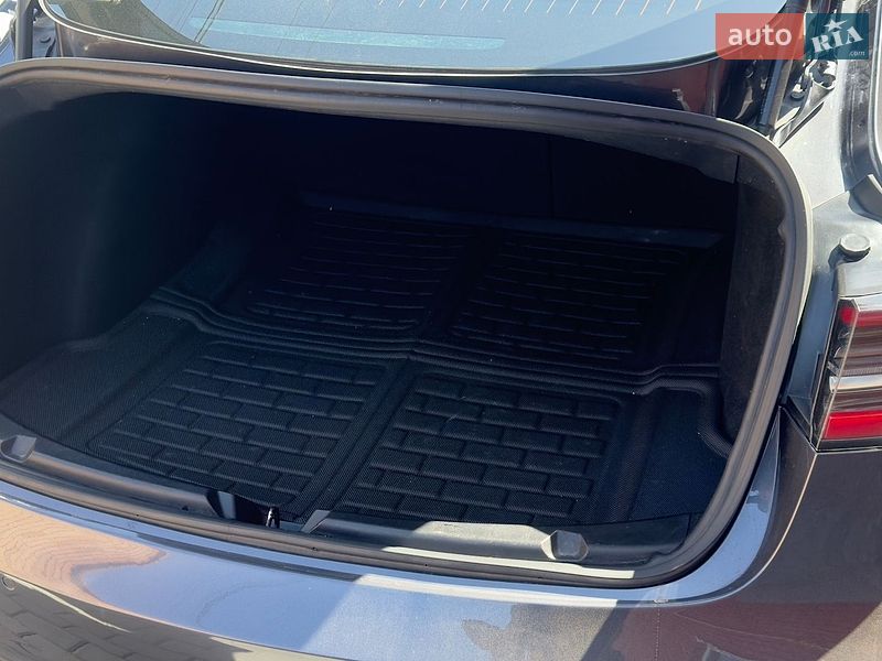 Седан Tesla Model 3 2019 в Вінниці