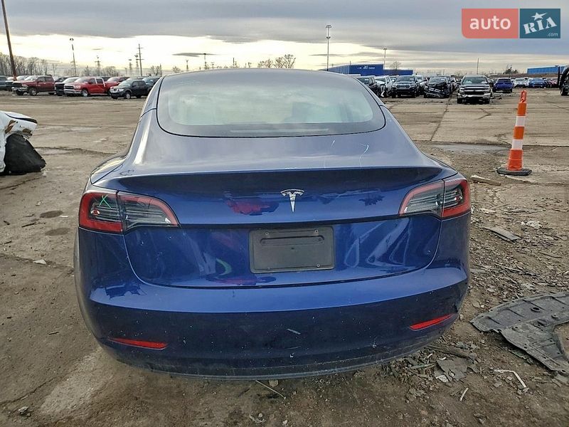 Седан Tesla Model 3 2023 в Львові