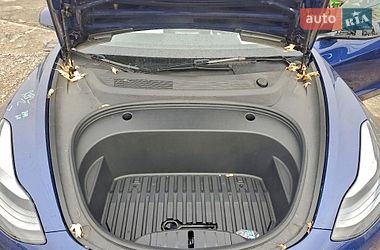 Седан Tesla Model 3 2023 в Львові