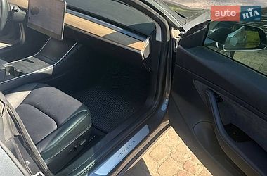 Седан Tesla Model 3 2018 в Золотоноші
