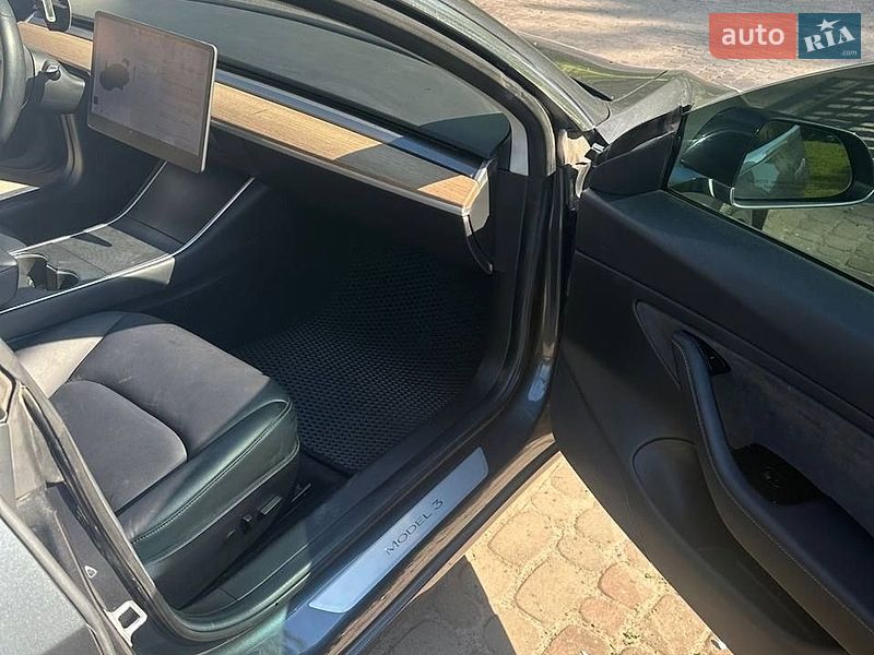 Седан Tesla Model 3 2018 в Золотоноші