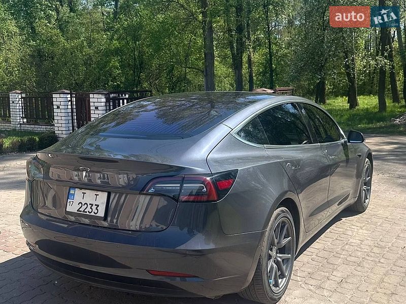 Седан Tesla Model 3 2018 в Золотоноші