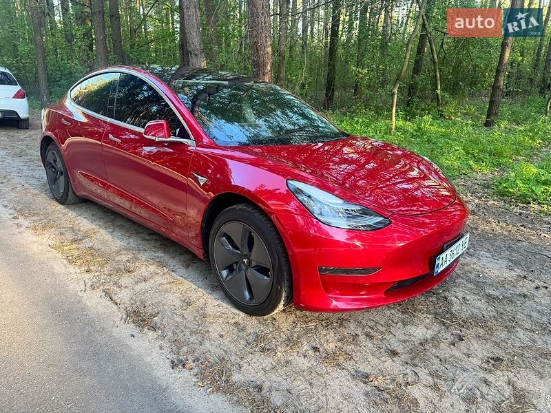 Седан Tesla Model 3 2020 в Києві