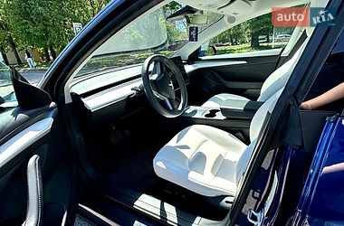 Седан Tesla Model 3 2023 в Львове