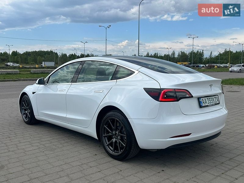 Седан Tesla Model 3 2020 в Львові