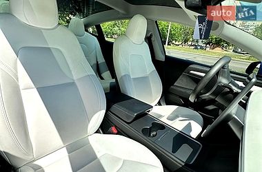 Седан Tesla Model 3 2023 в Львове