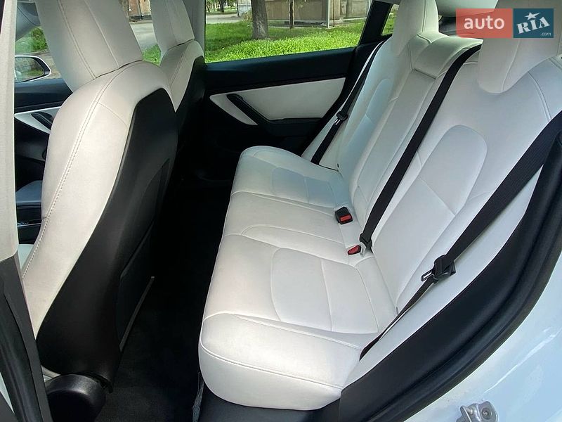 Седан Tesla Model 3 2019 в Днепре
