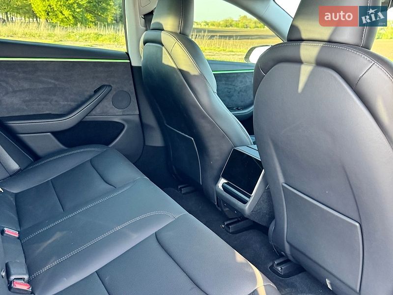 Седан Tesla Model 3 2024 в Киеве