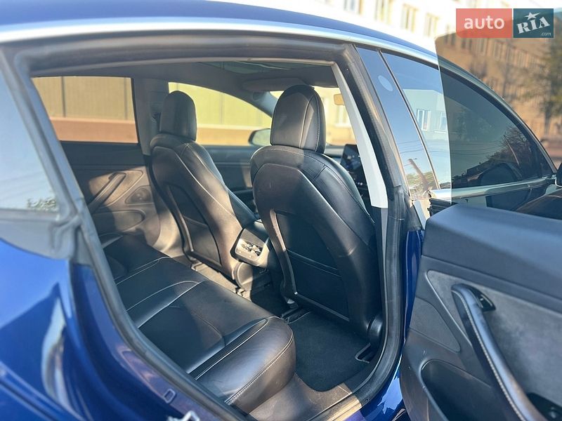 Седан Tesla Model 3 2018 в Кам'янському