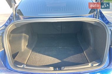 Седан Tesla Model 3 2018 в Кам'янському