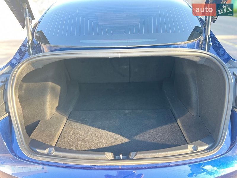 Седан Tesla Model 3 2018 в Кам'янському