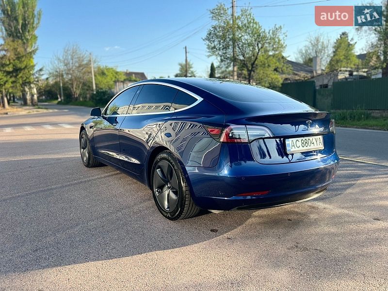 Седан Tesla Model 3 2018 в Кам'янському