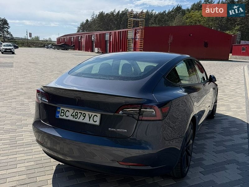 Седан Tesla Model 3 2020 в Львове