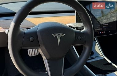 Седан Tesla Model 3 2020 в Львове