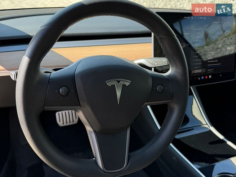 Седан Tesla Model 3 2020 в Львове