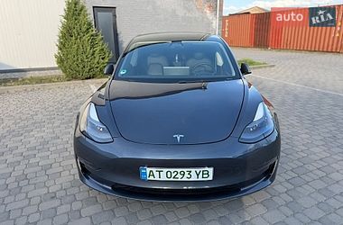Седан Tesla Model 3 2023 в Івано-Франківську