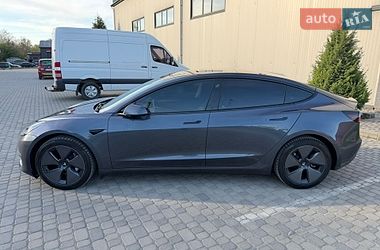 Седан Tesla Model 3 2023 в Івано-Франківську