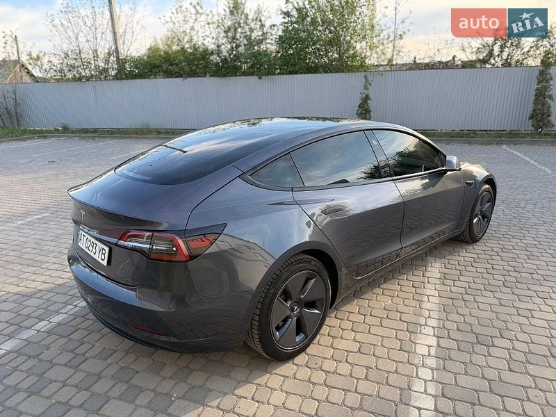 Седан Tesla Model 3 2023 в Івано-Франківську