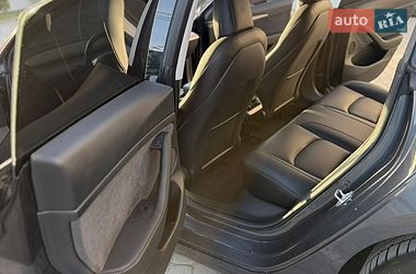 Седан Tesla Model 3 2023 в Івано-Франківську