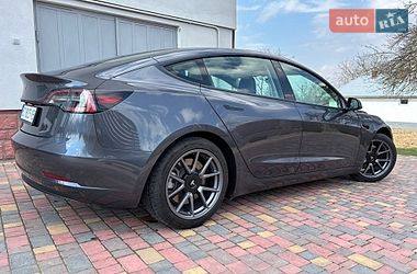 Седан Tesla Model 3 2021 в Львове