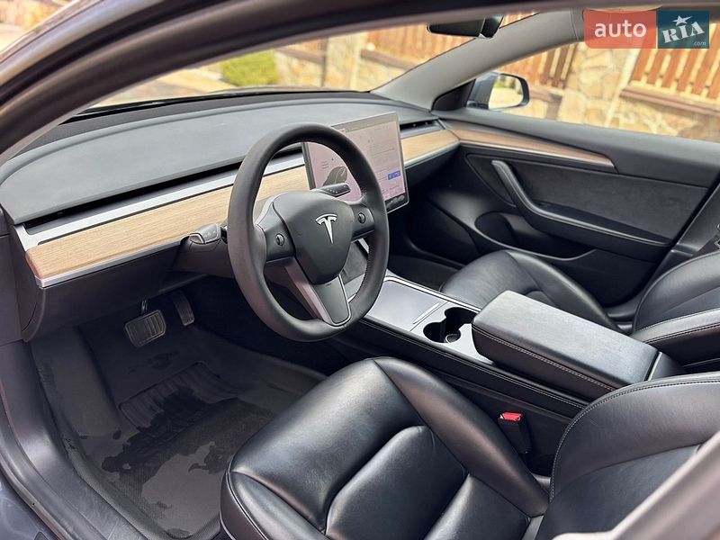 Седан Tesla Model 3 2021 в Львове