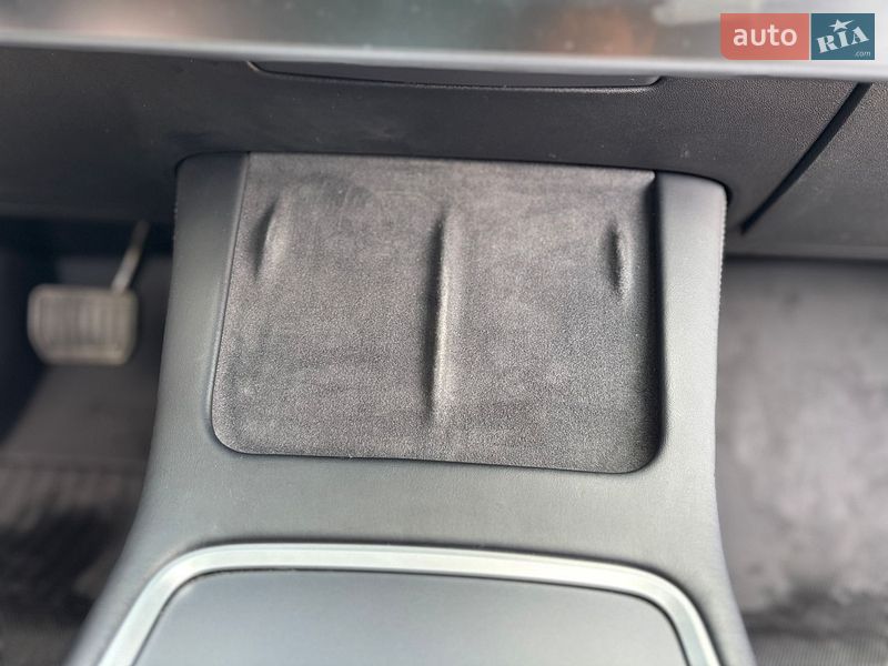Седан Tesla Model 3 2021 в Львове