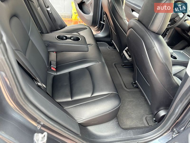 Седан Tesla Model 3 2021 в Львове