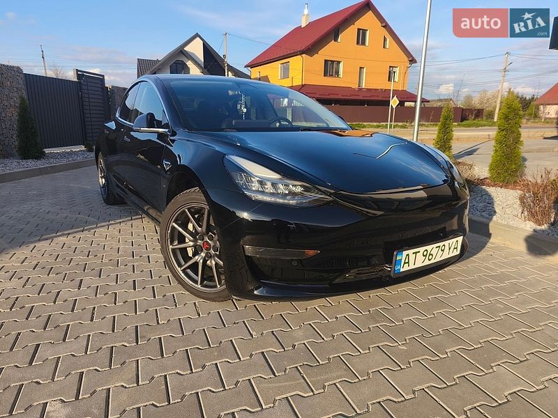 Tesla Model 3 2020