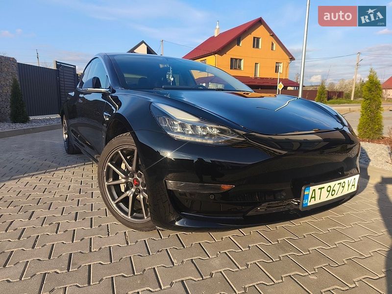 Седан Tesla Model 3 2020 в Ивано-Франковске