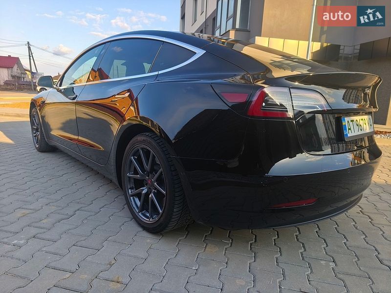 Седан Tesla Model 3 2020 в Ивано-Франковске