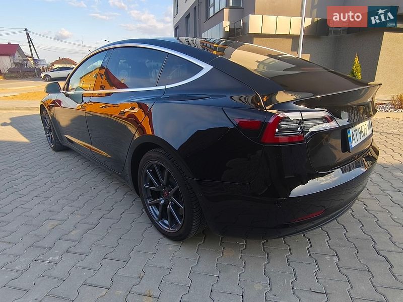 Седан Tesla Model 3 2020 в Ивано-Франковске