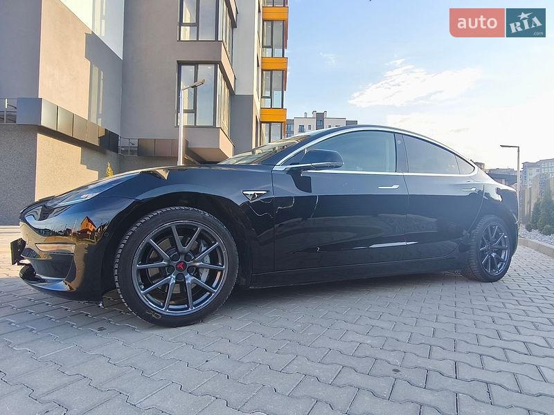Седан Tesla Model 3 2020 в Ивано-Франковске