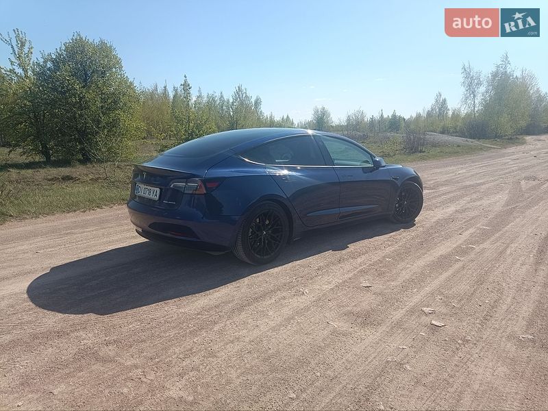 Седан Tesla Model 3 2022 в Коростене