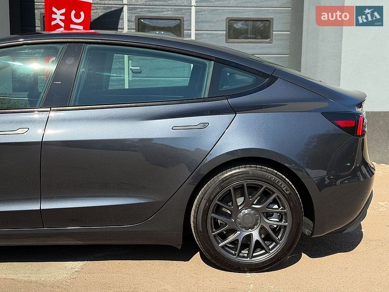 Седан Tesla Model 3 2025 в Киеве