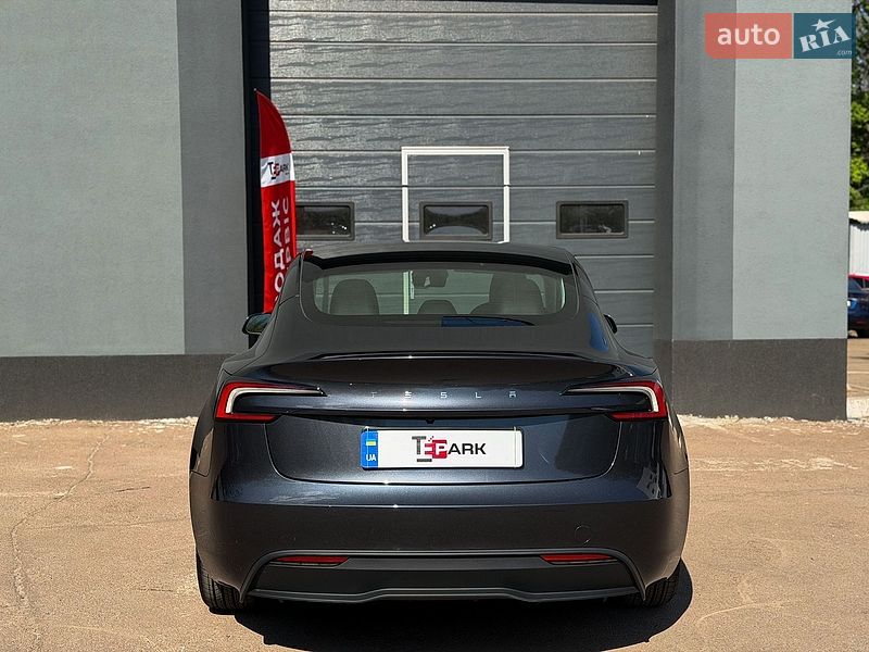 Седан Tesla Model 3 2025 в Киеве