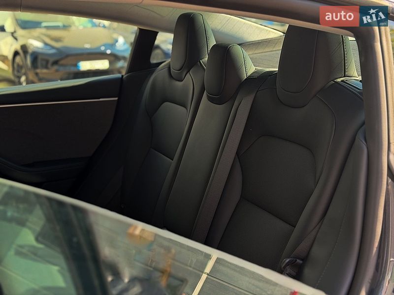 Седан Tesla Model 3 2025 в Киеве