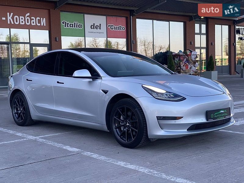 Седан Tesla Model 3 2018 в Києві