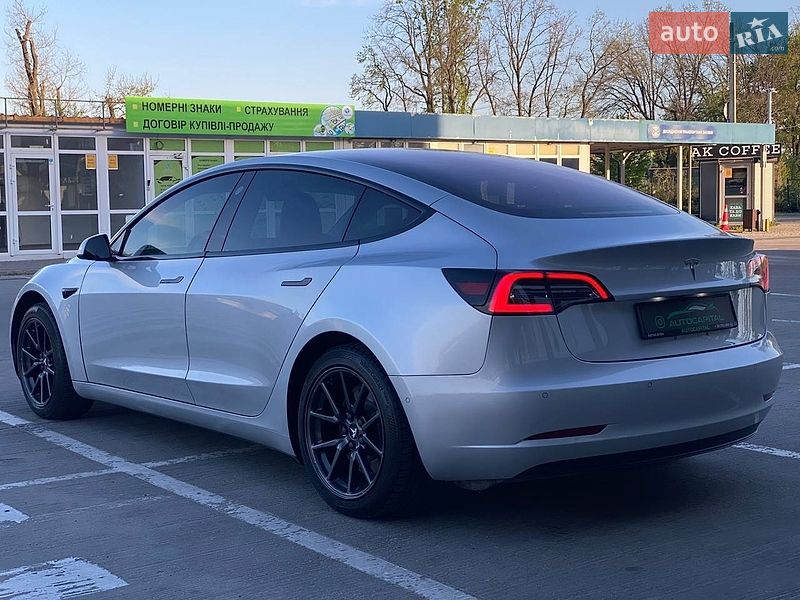 Седан Tesla Model 3 2018 в Києві