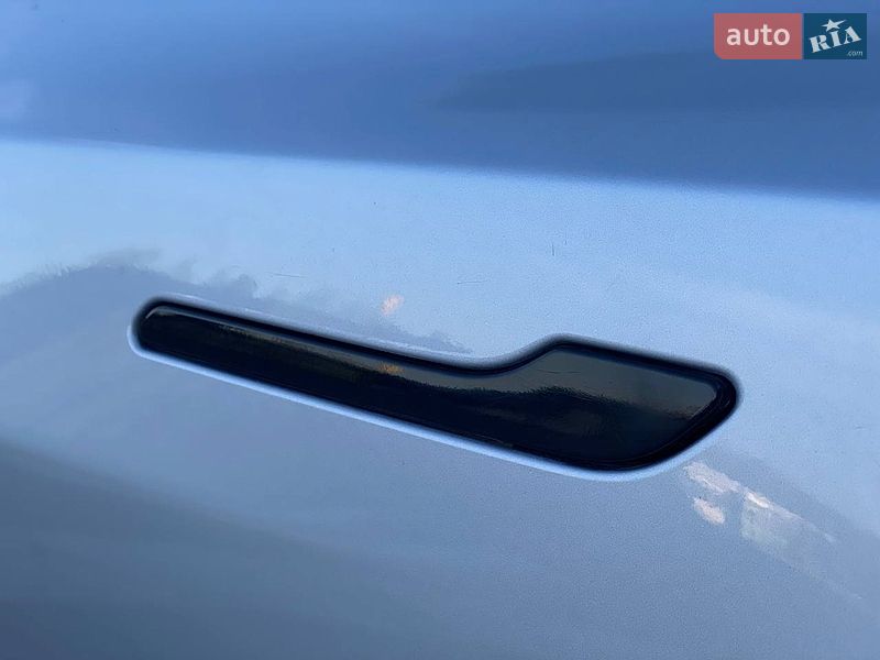Седан Tesla Model 3 2018 в Києві