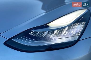 Седан Tesla Model 3 2018 в Києві