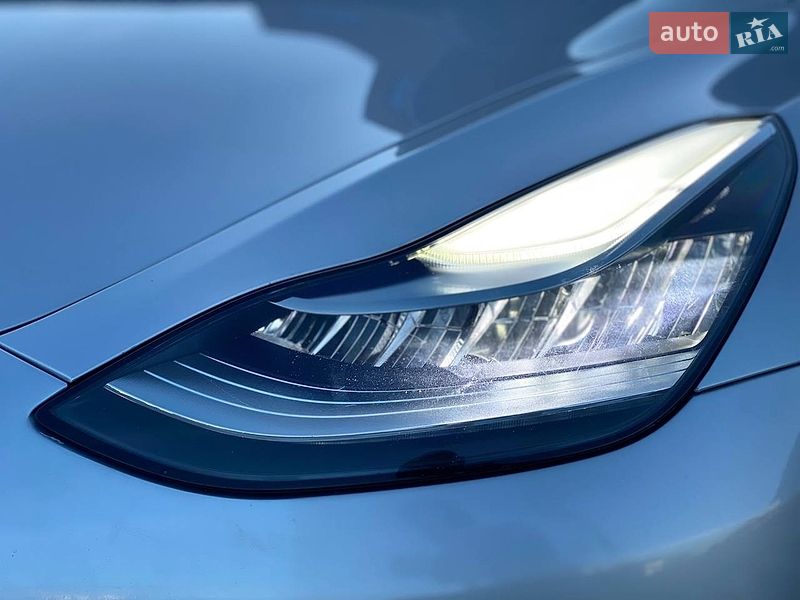 Седан Tesla Model 3 2018 в Києві