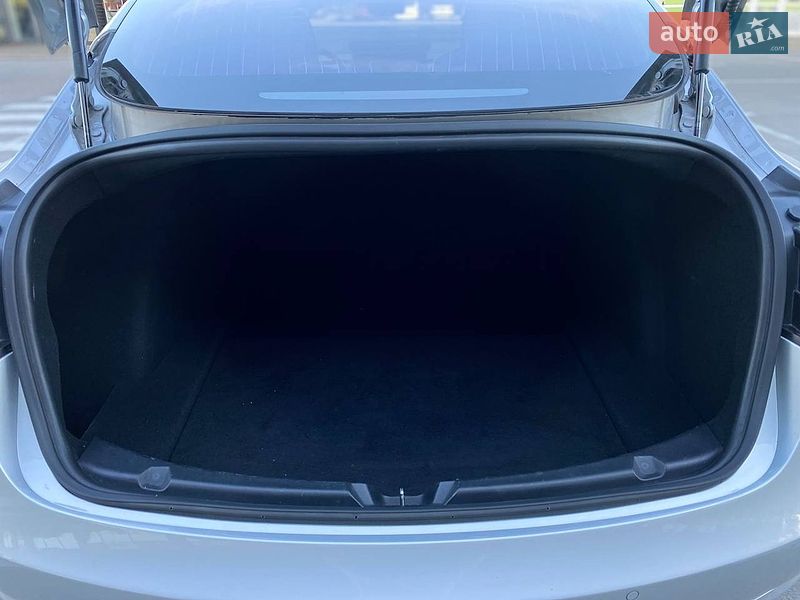 Седан Tesla Model 3 2018 в Києві