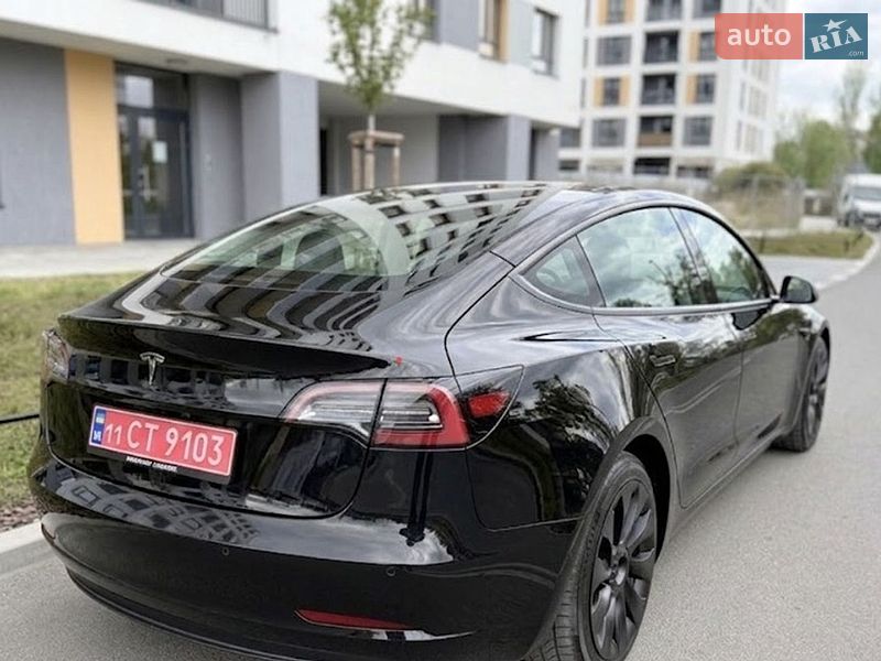 Седан Tesla Model 3 2019 в Львове