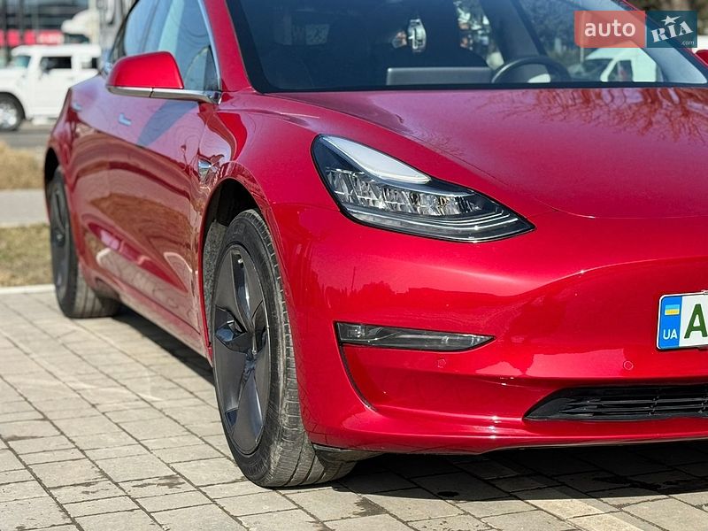 Седан Tesla Model 3 2019 в Луцке