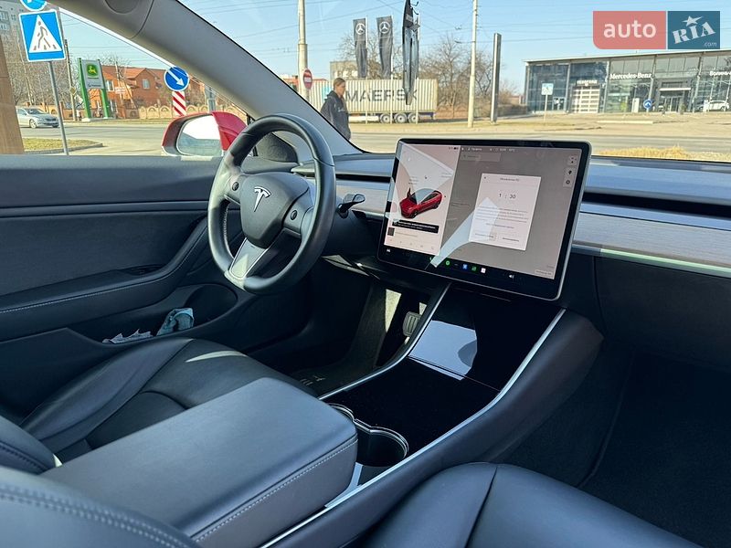 Седан Tesla Model 3 2019 в Луцке