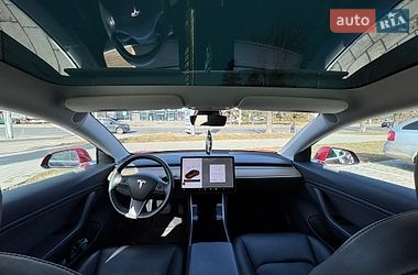 Седан Tesla Model 3 2019 в Луцке