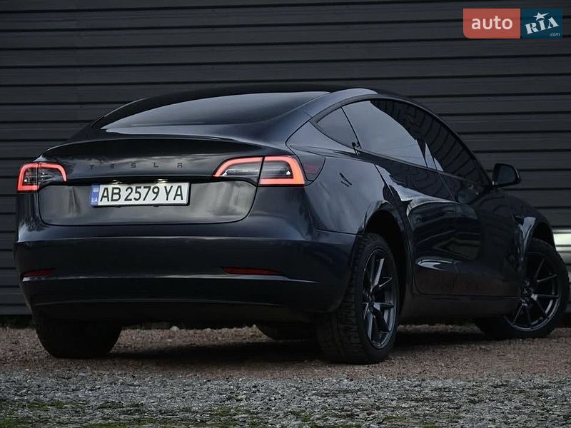 Седан Tesla Model 3 2021 в Виннице