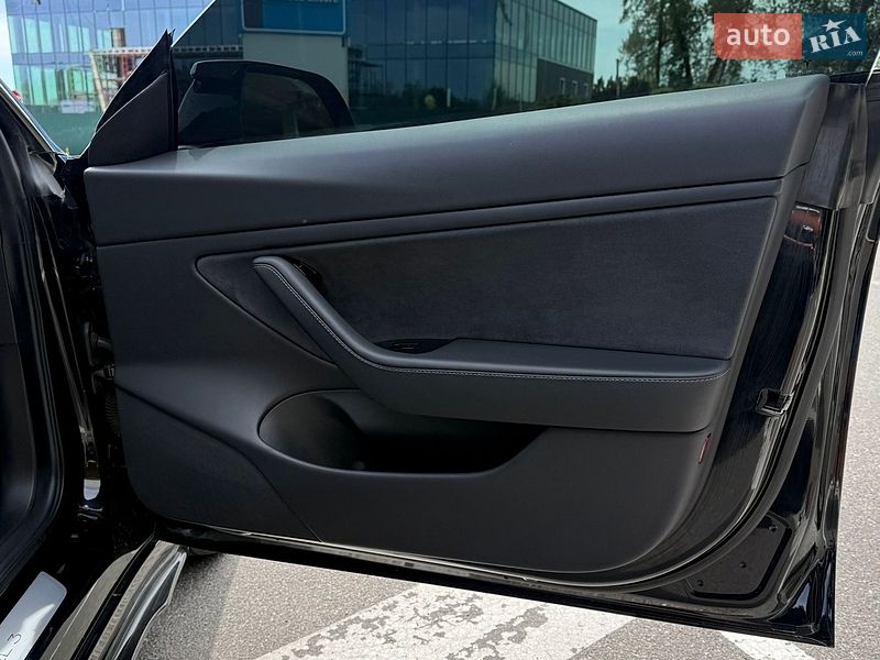 Седан Tesla Model 3 2019 в Києві