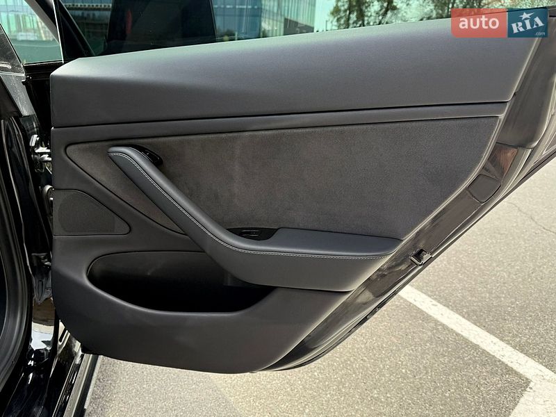 Седан Tesla Model 3 2019 в Києві